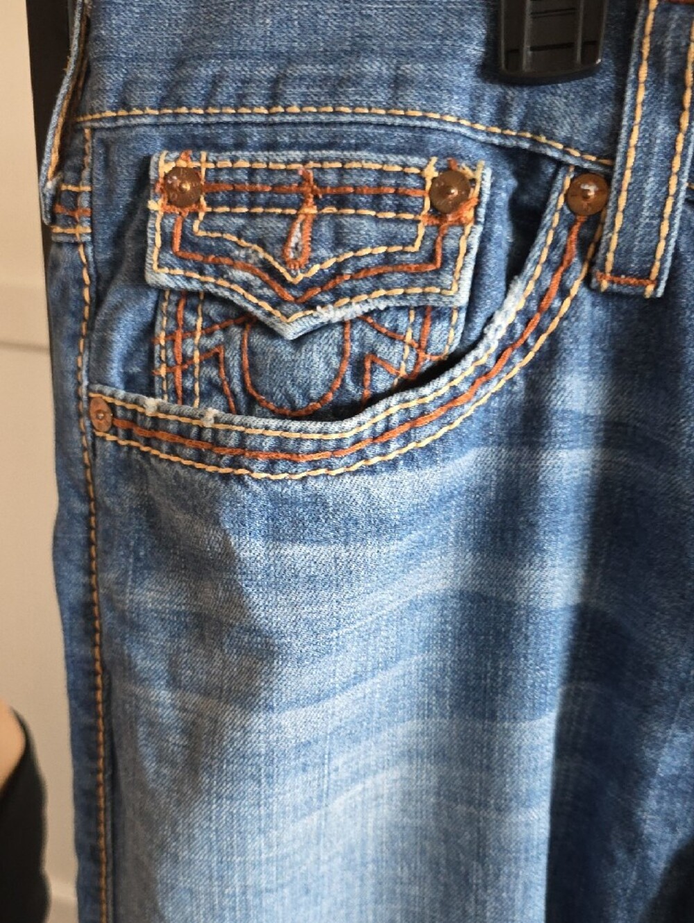 True Religion Men's Blue Denim Jeans with Contrast Stitching - Picture 4 of 13